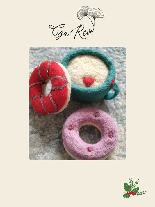 "Tasse et donuts laineux"